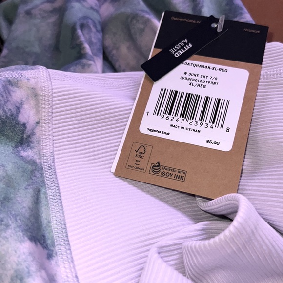 THE NORTH FACE • Women’s Printed Dune Sky Fitted 7/8 Leggings - Picture 8 of 8